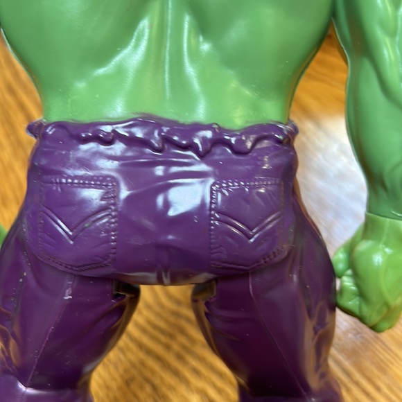 Hasbro Incredible Hulk, action figurine.  Good used condition.  Dated 2013. - Picture 7 of 8